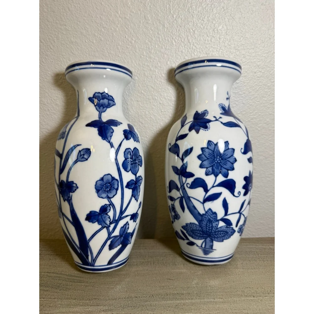 Set of 2 Vintage Blue/White Ceramic Hanging Wall Pocket Vases Chinoiserie style